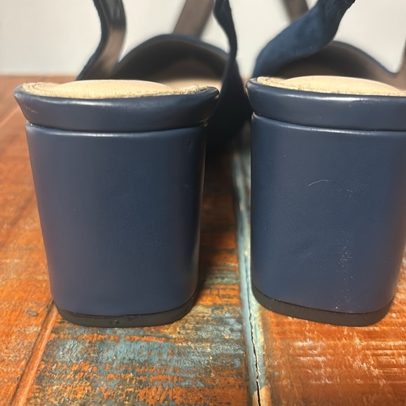 Elegant Blue Suede Women's Dress Shoes - Picture 6 of 9